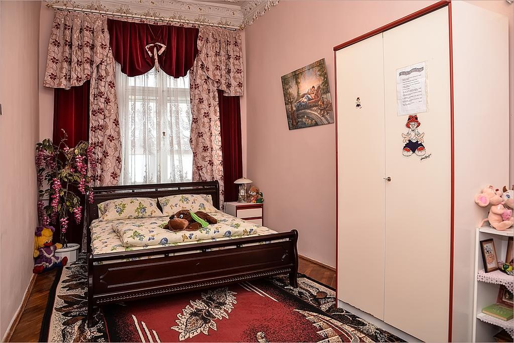 Vip-Apartments Angel Palas Chernivtsi Exterior photo